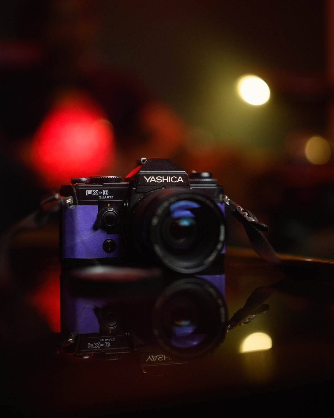 Yashica Fx-d Quarts w/ zoom lens - 35mm SLR Film Camera